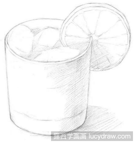 素描画一杯柠檬果汁