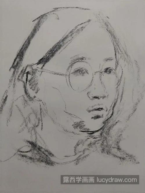 素描女生头像绘制的技巧及细节处理 素描女生头像需要注意的问题