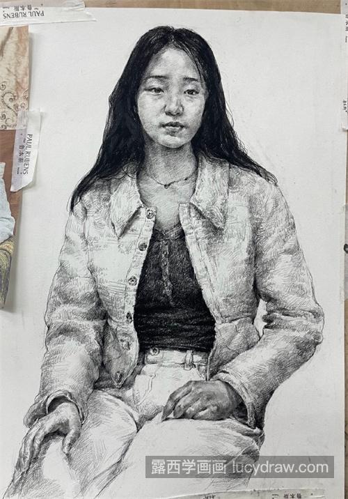 素描不同人物在同一姿态下如何呈现 素描女性的绘制教程