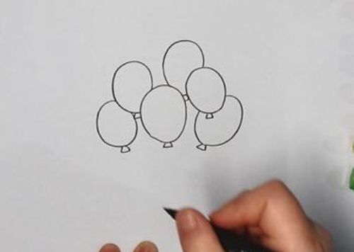 超可爱的气球简笔画绘制教程 简单又好看的气球简笔画怎么画带颜色